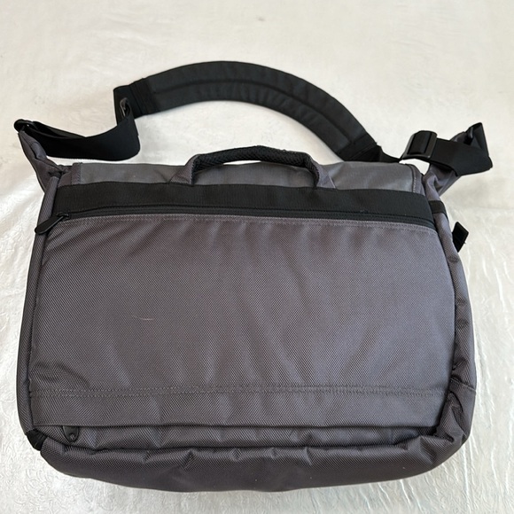 Rick Steves LAPTOP MESSENGER BAG - grey/blk - Picture 9 of 16